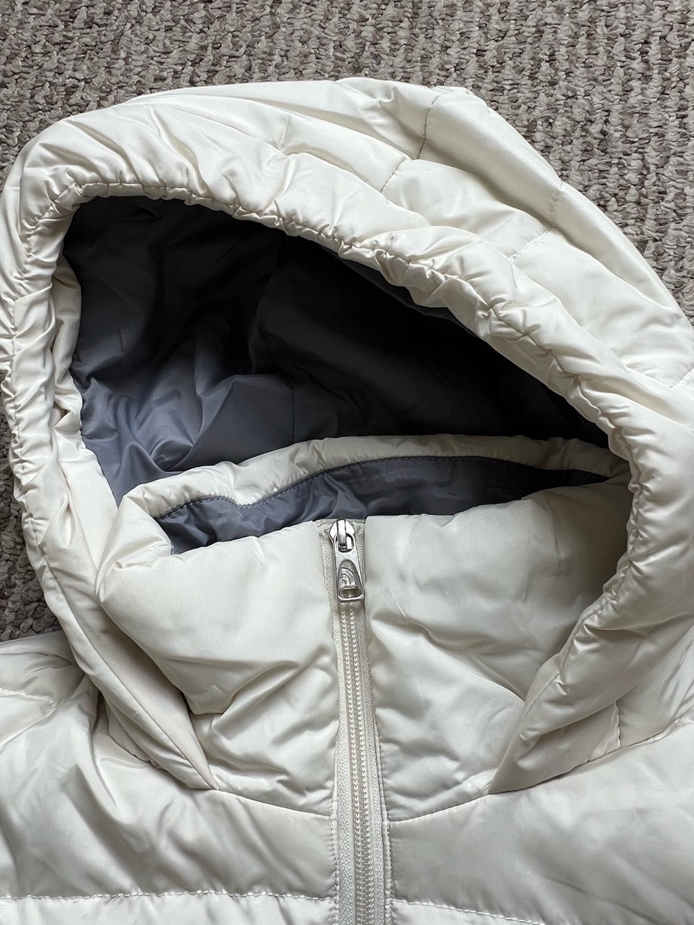 The North Face Women's Cream Quilted Hooded Puffer Jacket - Picture 4 of 10